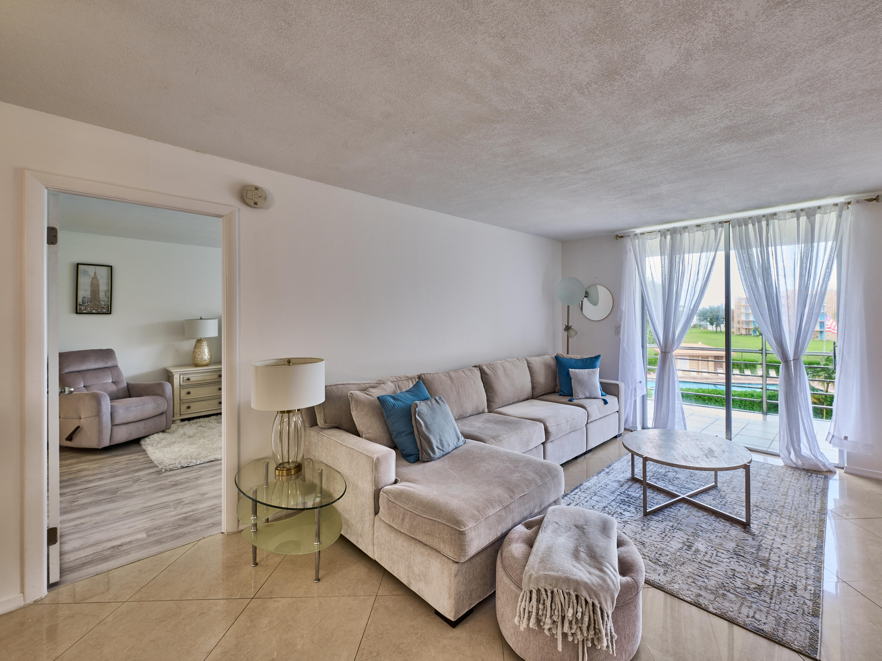 299 Northwest 52nd Terrace, Unit 317 Boca Raton, FL 33487 - Photo 5 of 36 Living room