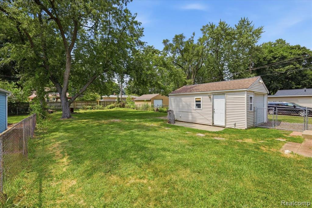5307 Drayton Road Clarkston, MI 48346 - Photo 34 of 46 Gallery Image 34