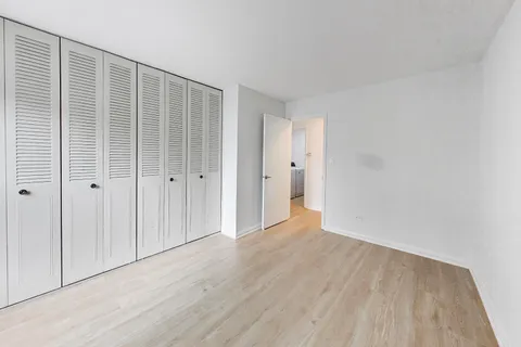 $299,000 | 958 Inverrary Lane, Unit 958, Deerfield, IL 60015