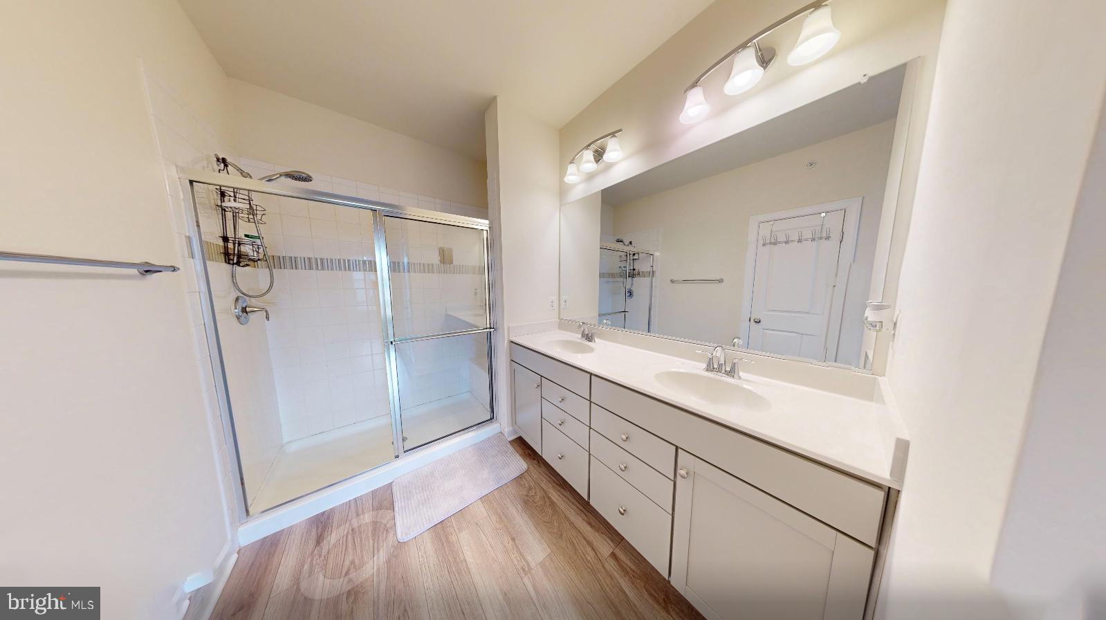 12342 Azure Lane, Unit 24 Fairfax, VA 22033 - Photo 21 of 38 Full Bathroom in the Main Bedroom