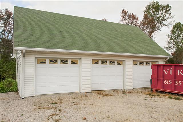 3 car detached garage