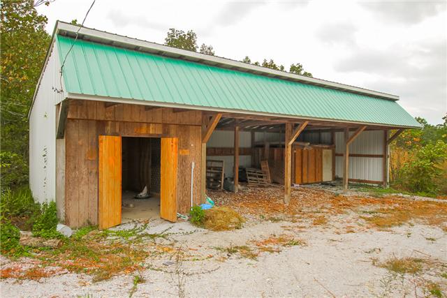 Pole barn - great for horses, tractor storage