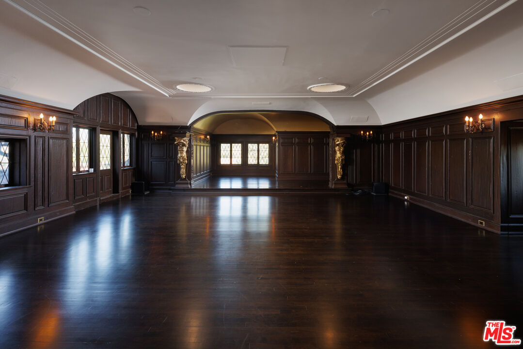 357 Lorraine Boulevard Los Angeles, CA 90020 - Photo 25 of 34 an empty room with wooden floor and windows