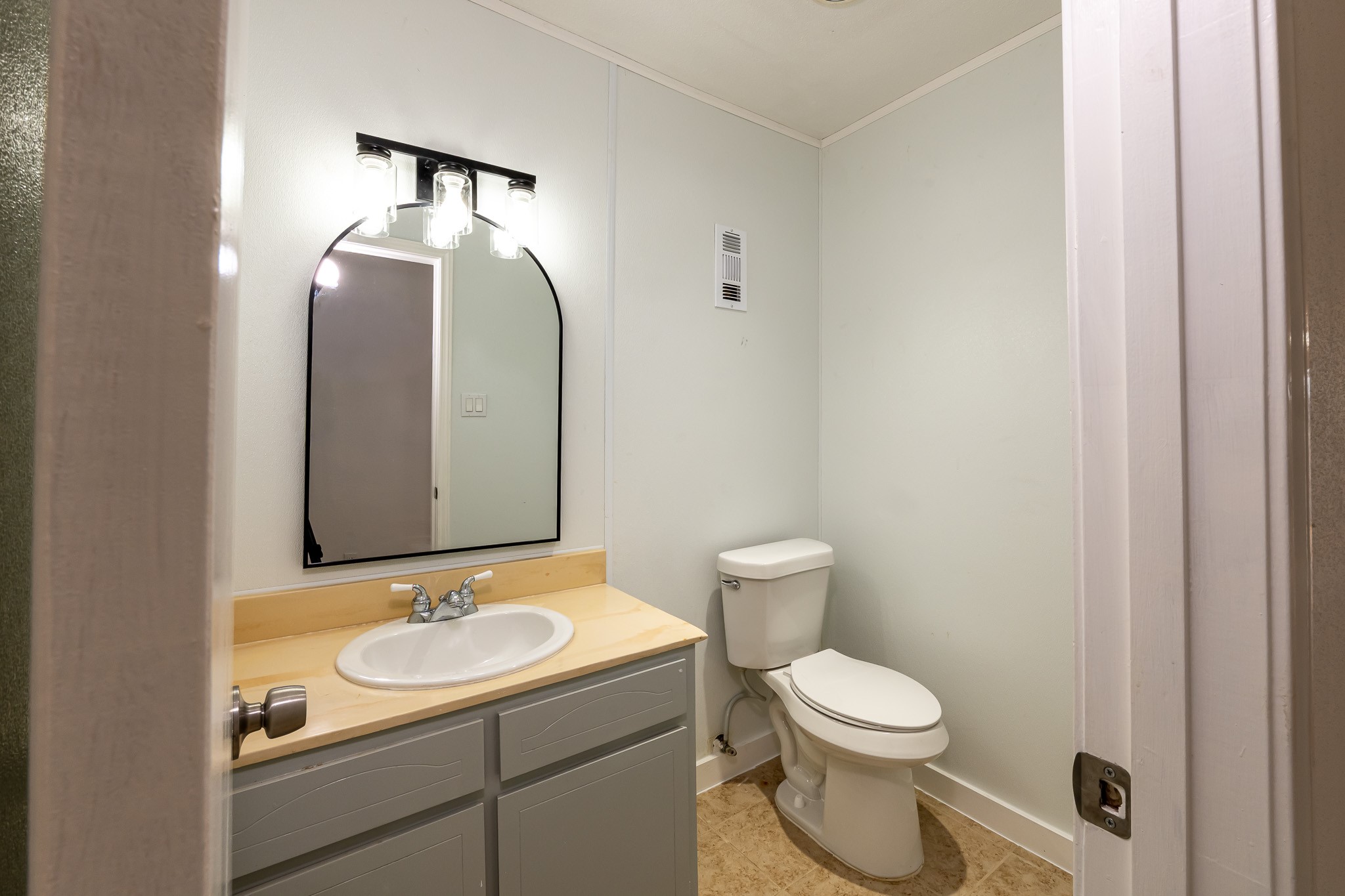 8486 Ariel Street Houston, TX 77074 - Photo 15 of 45 a bathroom with a toilet sink and mirror