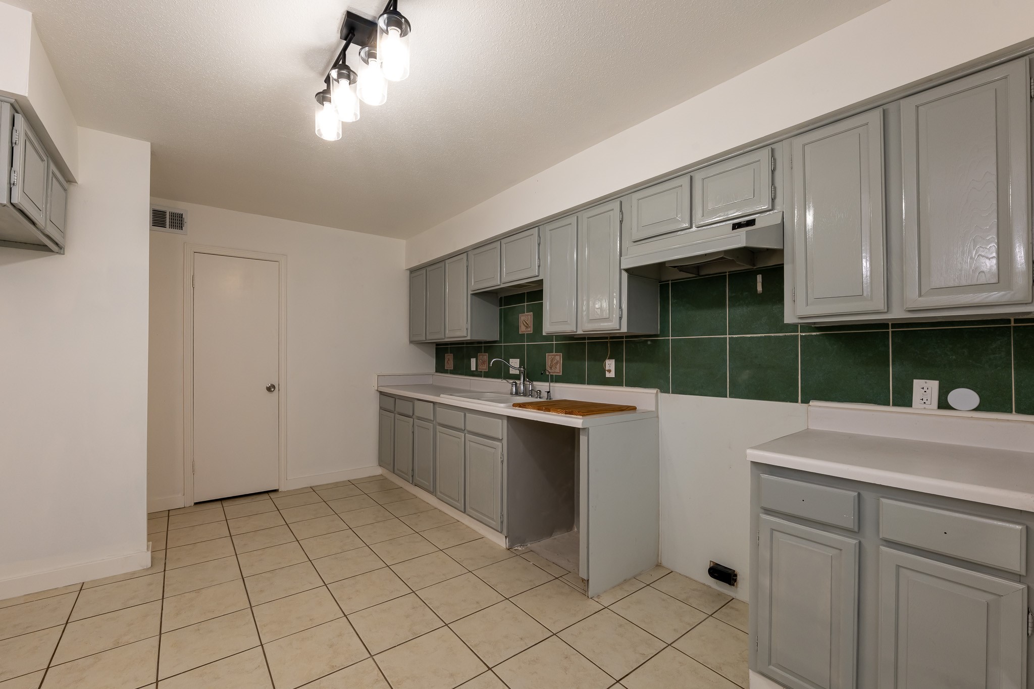 8486 Ariel Street Houston, TX 77074 - Photo 17 of 45 a kitchen with cabinets and appliances