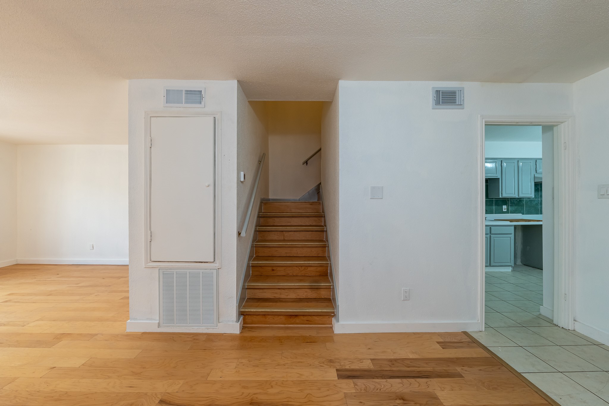 8486 Ariel Street Houston, TX 77074 - Photo 18 of 45 a view of a hallway with wooden floor and entryway