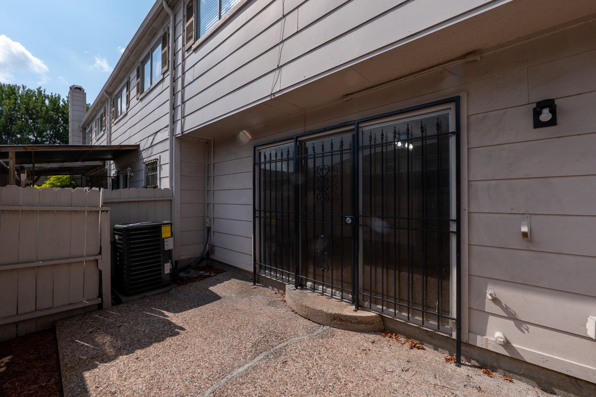 8486 Ariel Street Houston, TX 77074 - Photo 19 of 45 a backyard of a house