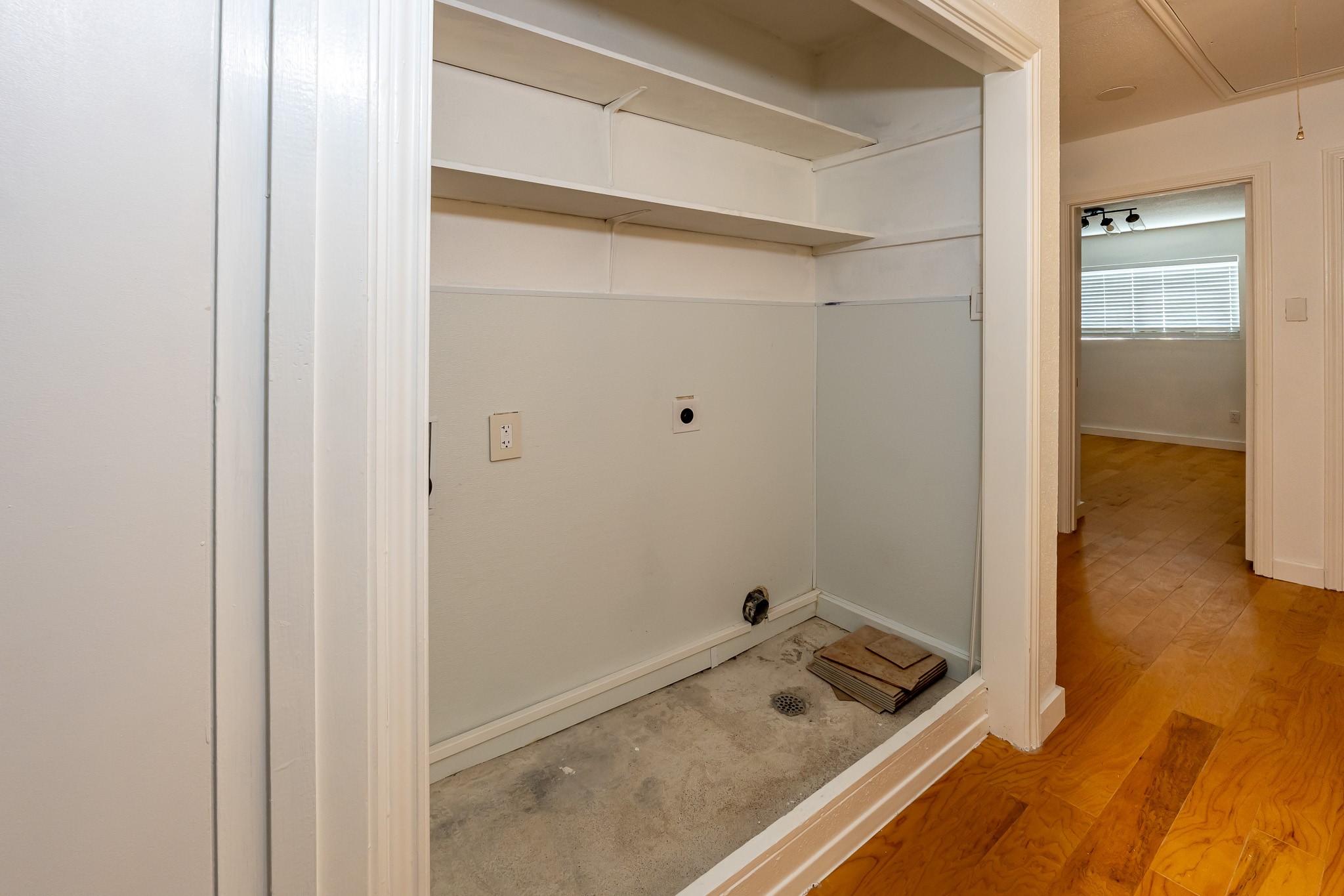 8486 Ariel Street Houston, TX 77074 - Photo 30 of 45 a bathroom with a tub and shower