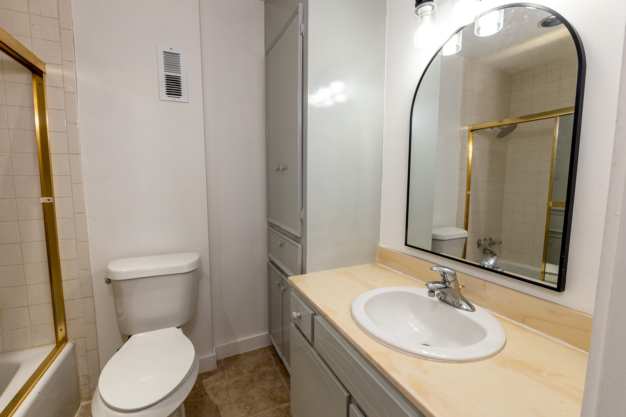 8486 Ariel Street Houston, TX 77074 - Photo 38 of 45 a bathroom with a sink toilet and mirror