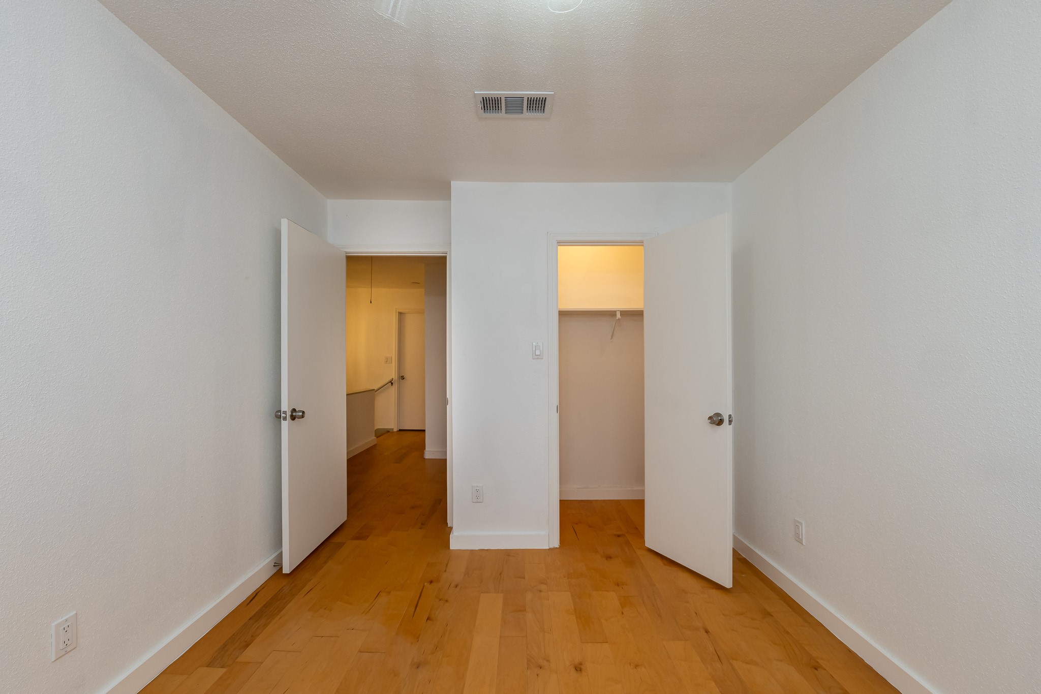 8486 Ariel Street Houston, TX 77074 - Photo 40 of 45 an empty room with a bathroom and sink