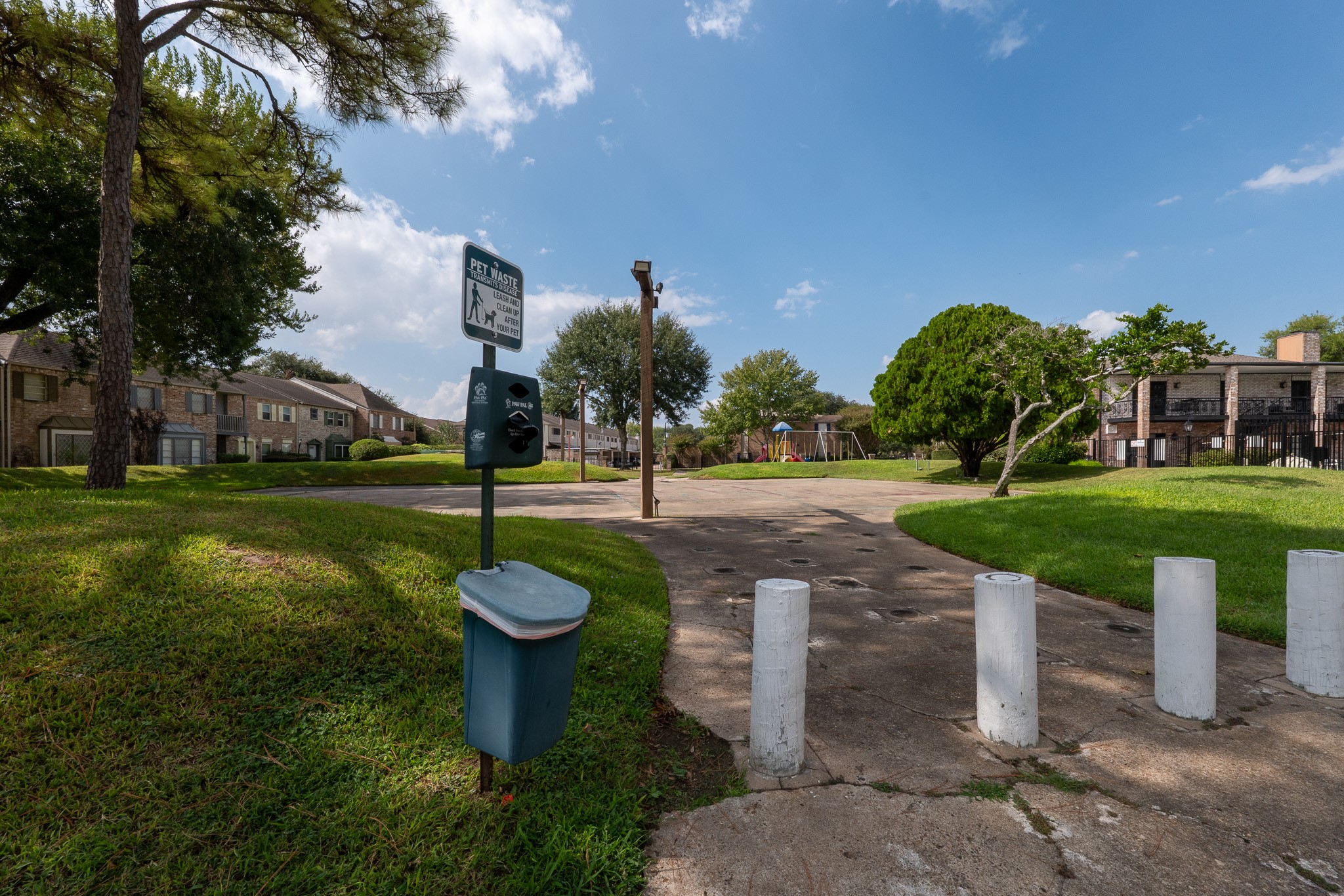 8486 Ariel Street Houston, TX 77074 - Photo 4 of 45 a view of a fountain in front of a house with a fountain