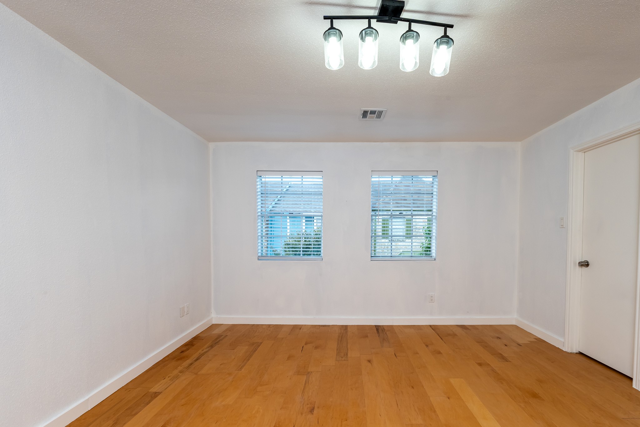 8486 Ariel Street Houston, TX 77074 - Photo 44 of 45 a view of an empty room with a window