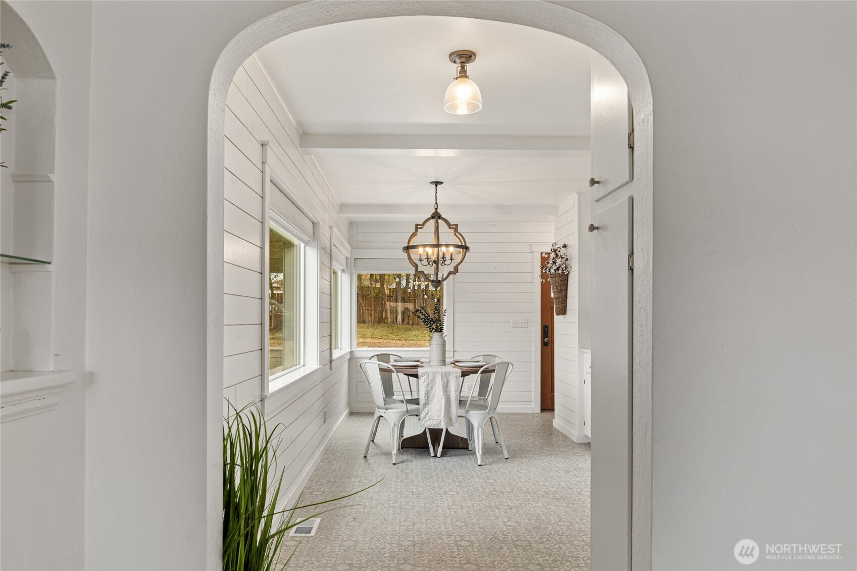 1371 Bettas Road Cle Elum, WA 98922 - Photo 11 of 40 a dining room with furniture and window