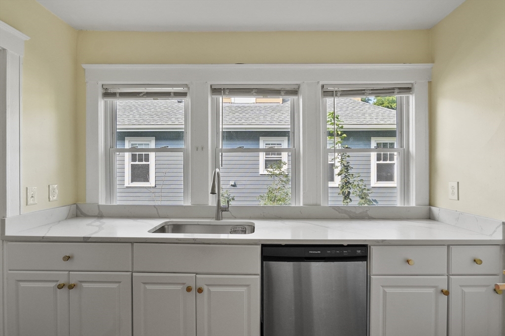 90 Chester Road Belmont, MA 02478 - Photo 6 of 39