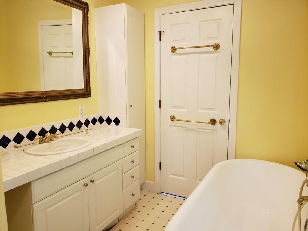 2 Valentine Circle Hopkinton, MA 01748 - Photo 10 of 36 Gallery Image 10