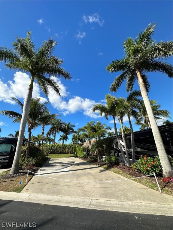 13581 Snapper Lane Naples, FL 34114 - Photo 5 of 34 a view of a volley ball court