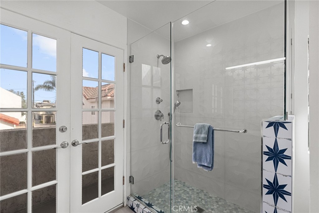 1908 Speyer Lane, Unit B Redondo Beach, CA 90278 - Photo 34 of 38 Primary Bathroom