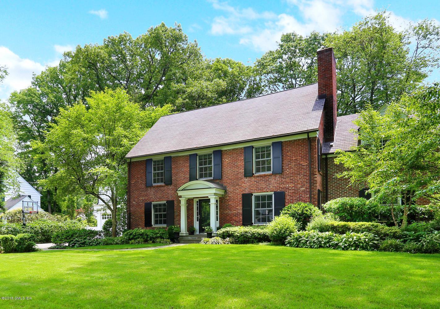 10 Owenoke Way Riverside, CT 06878 - Photo 2 of 35 Classic brick exterior