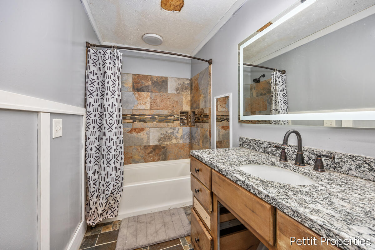 2481 Bauer Road Jenison, MI 49428 - Photo 14 of 30 2481-Bauer_014