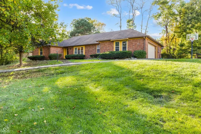 $365,000 | 7532 Camelback Drive, Indianapolis, IN 46250