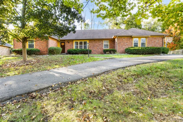 $365,000 | 7532 Camelback Drive, Indianapolis, IN 46250