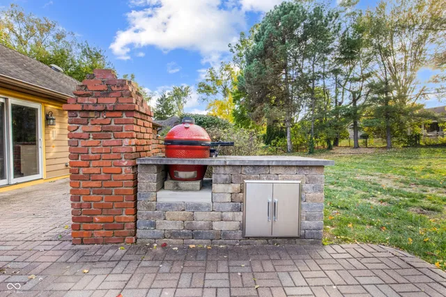 $365,000 | 7532 Camelback Drive, Indianapolis, IN 46250