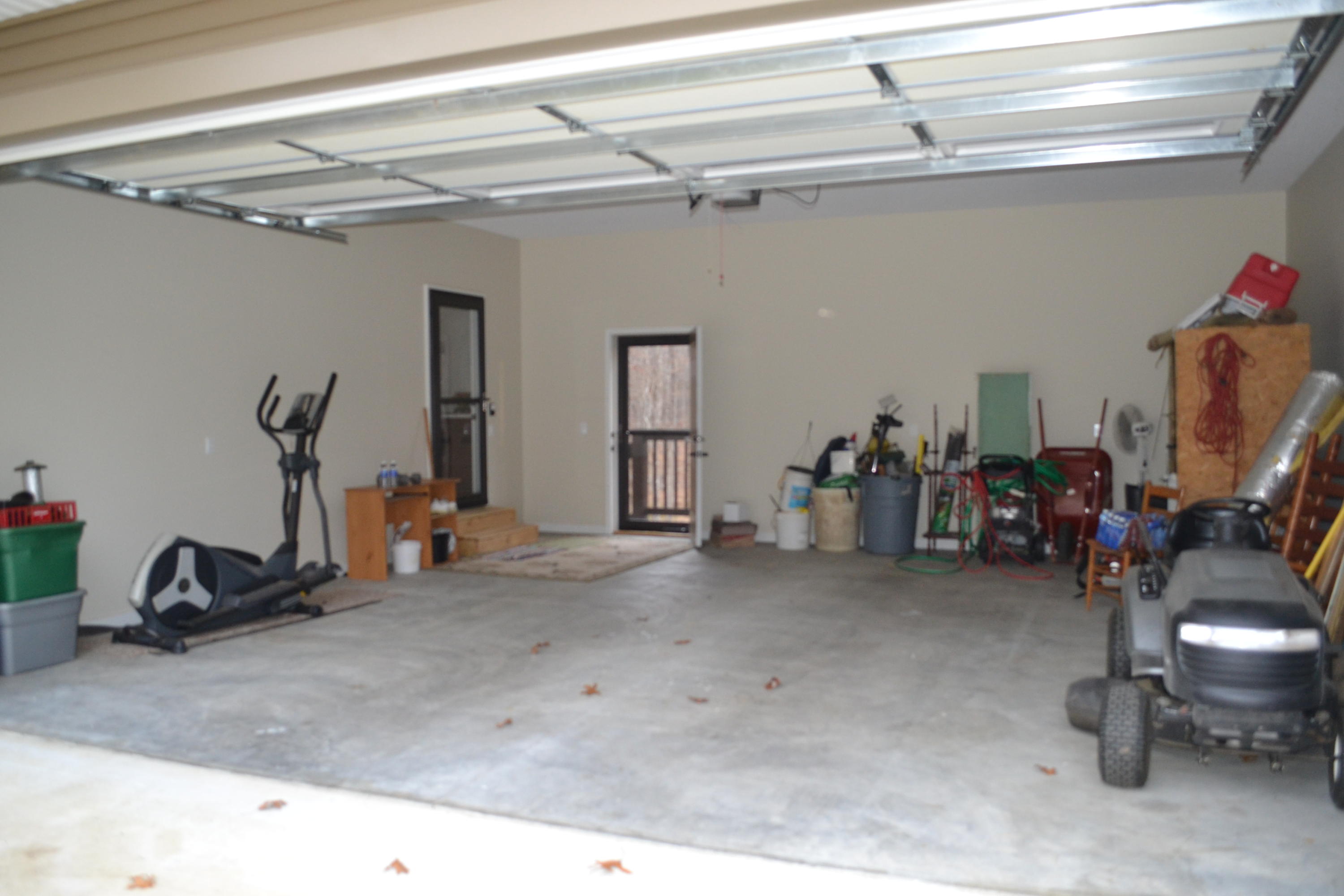 927 Goosepond Road Monterey, TN 38574 - Photo 28 of 39 Garage