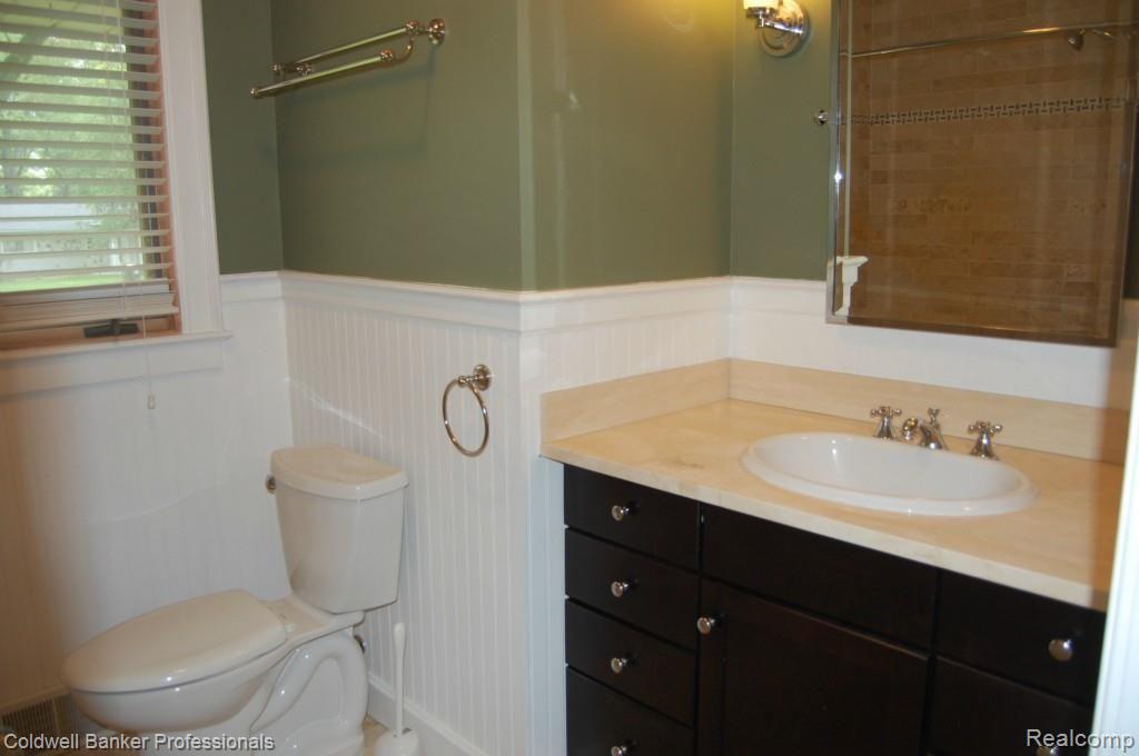 32860 Haverford Road Franklin, MI 48025 - Photo 13 of 29