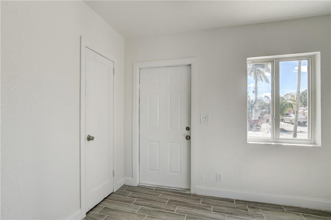 424 West 15th Street Riviera Beach, FL 33404 - Photo 4 of 34 Photo 4