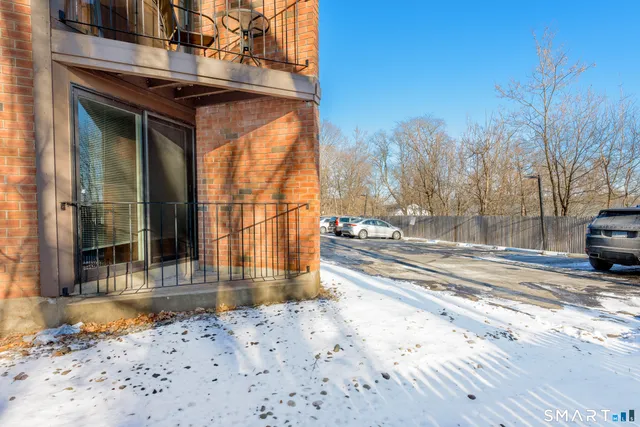 a view of a entrance door of the house