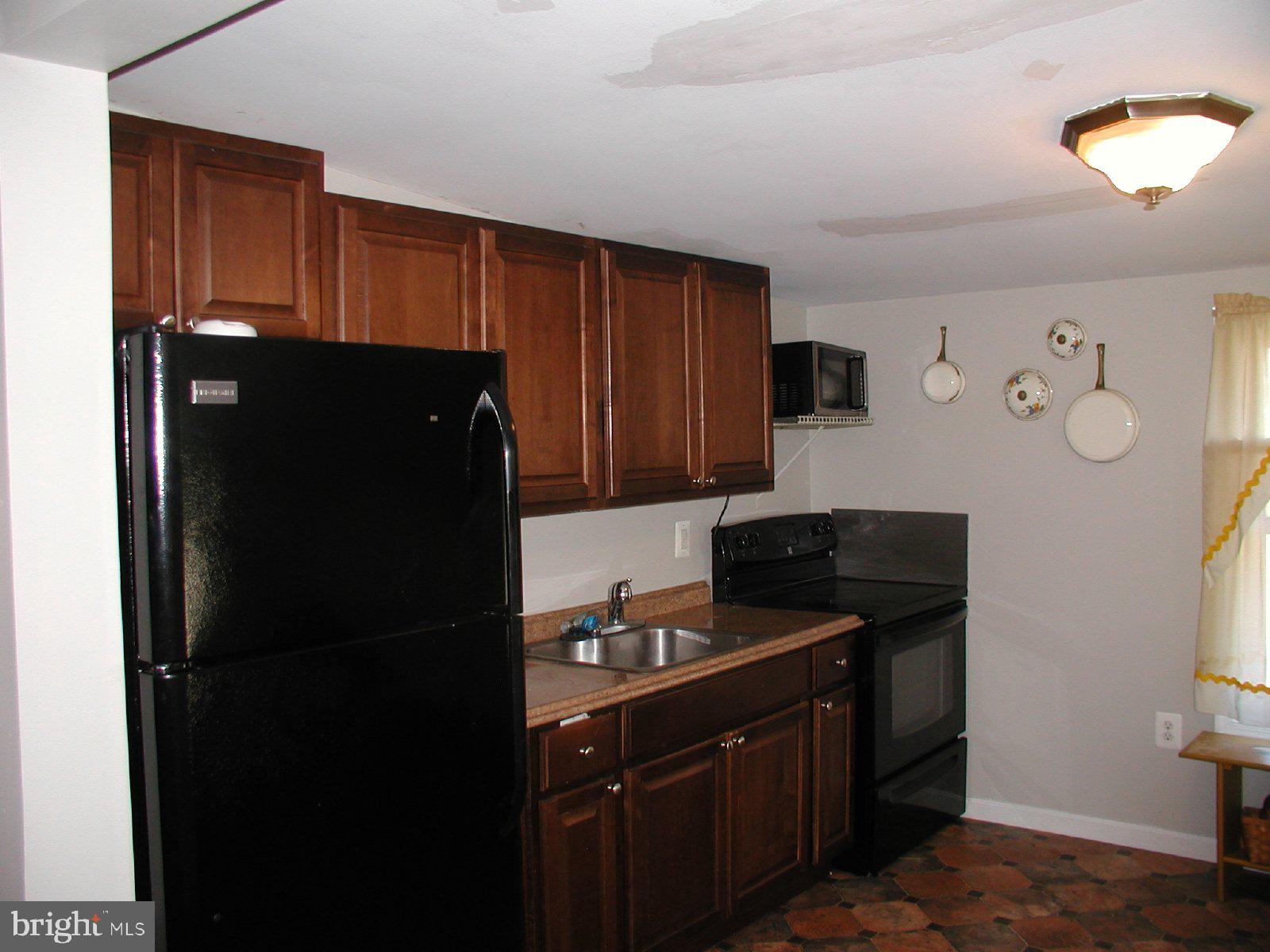 191 West Cohawkin Road, Unit B Clarksboro, NJ 08020 - Photo 7 of 7 Cozy kitchen with modern finishes.