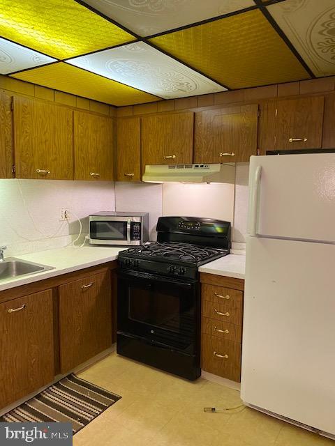10817 Hawley Road Philadelphia, PA 19154 - Photo 8 of 23 Kitchen