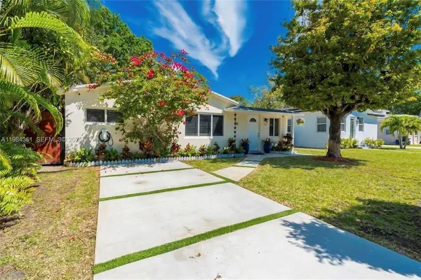 $750,000 | 222 Southwest 7th Street, Dania Beach, FL 33004