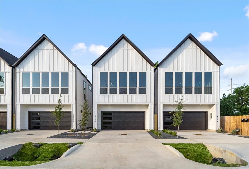 a view of house and outdoor space