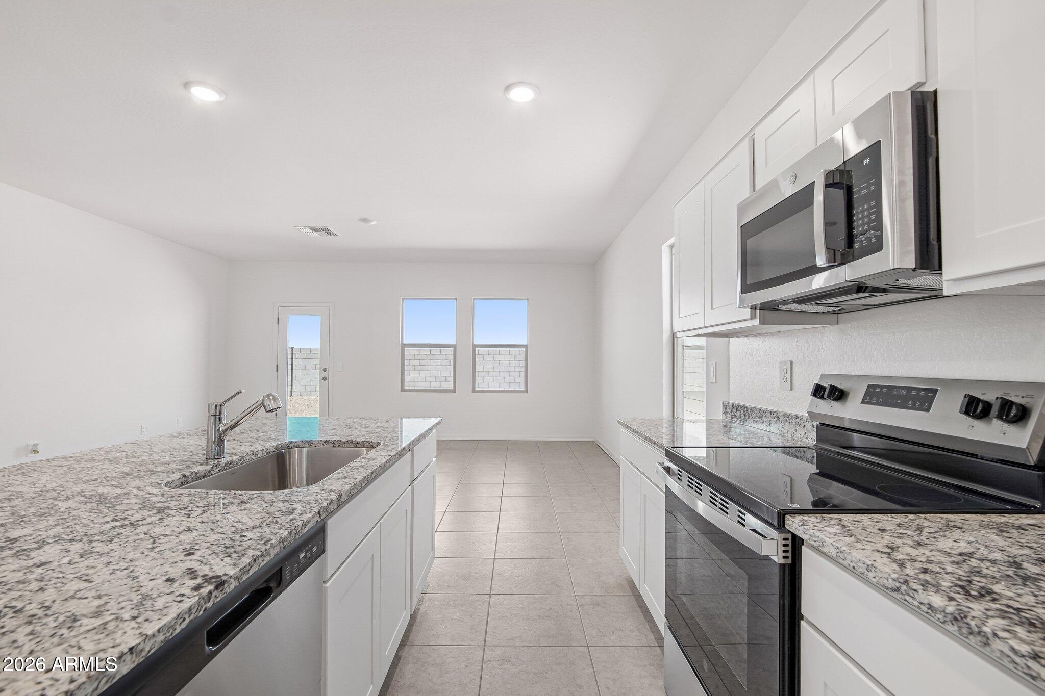47235 West Old Timer Road Maricopa, AZ 85139 - Photo 6 of 23 SL_Moonbeam_Kitchen_Family_Room_B