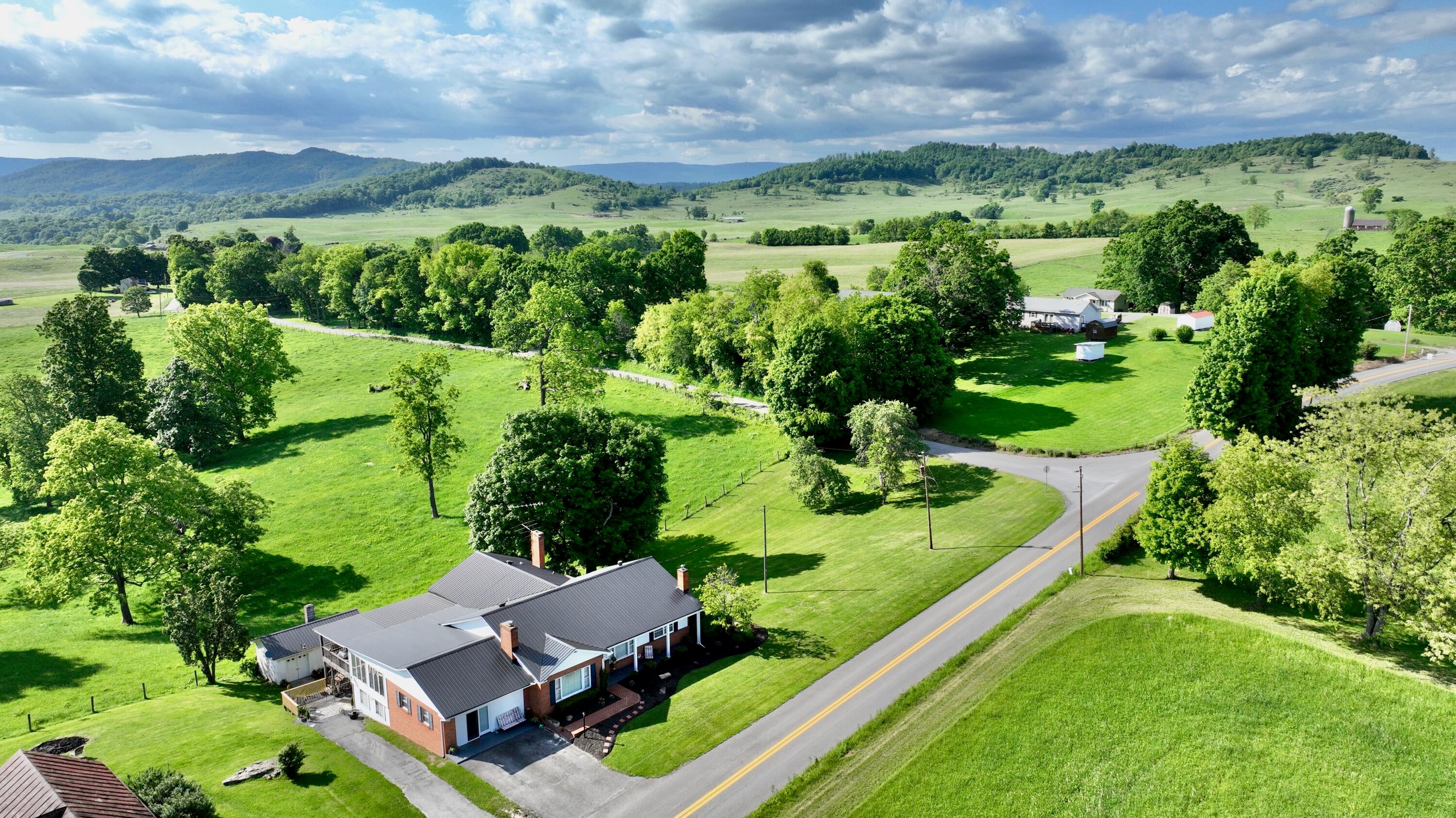 4061 Fairview Road Lewisburg, WV 24901 - Photo 3 of 93 Gallery Image 3