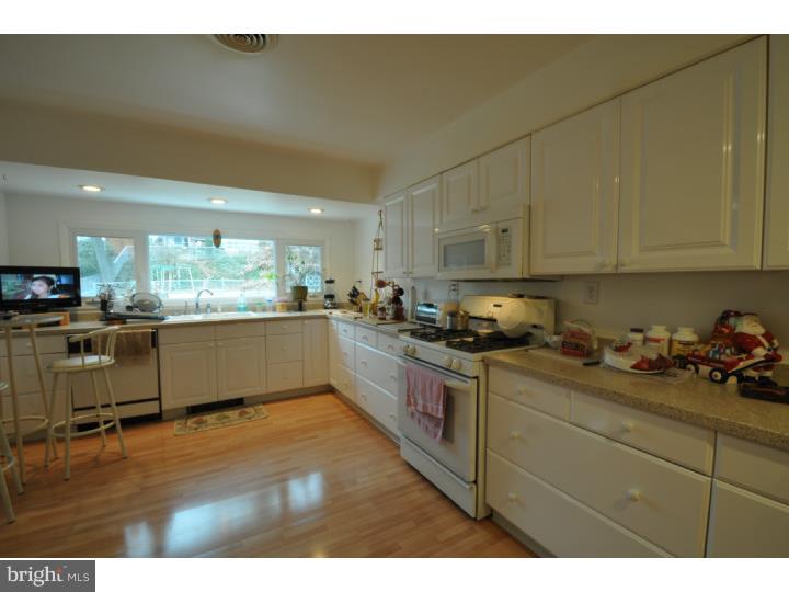 956 Irvin Road Huntingdon Valley, PA 19006 - Photo 11 of 15