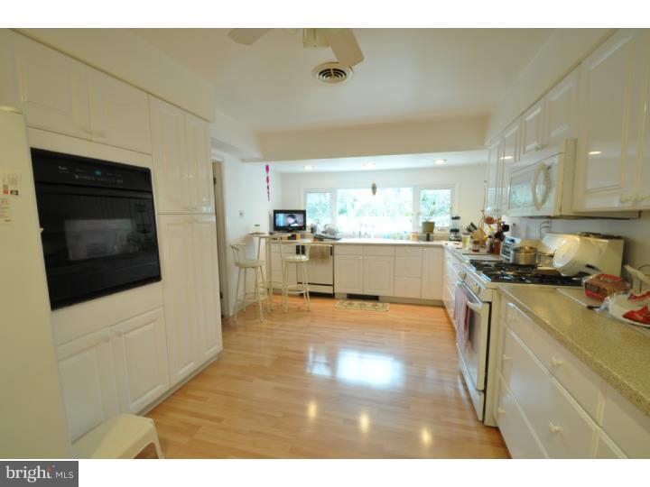 956 Irvin Road Huntingdon Valley, PA 19006 - Photo 12 of 15