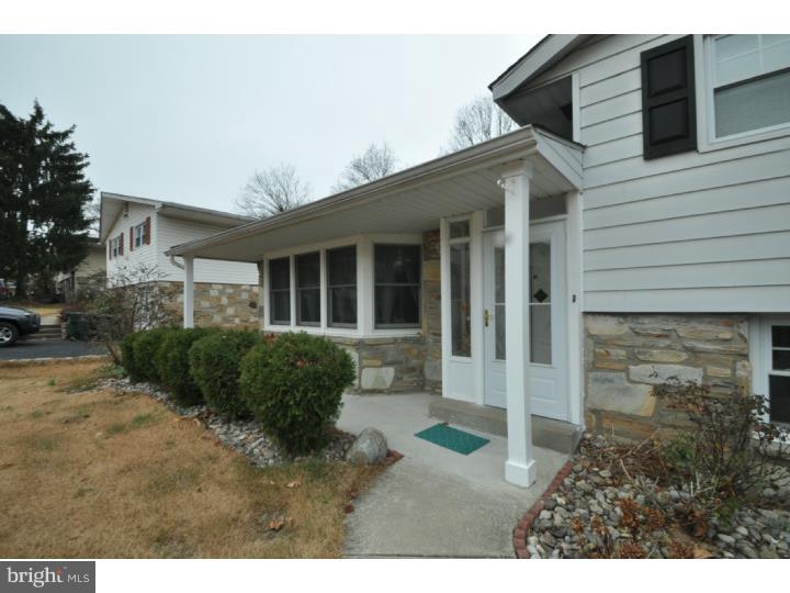 956 Irvin Road Huntingdon Valley, PA 19006 - Photo 3 of 15