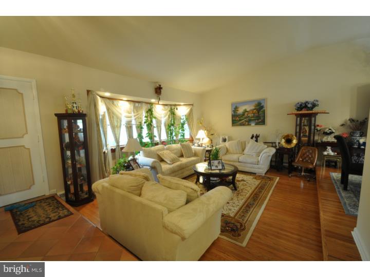 956 Irvin Road Huntingdon Valley, PA 19006 - Photo 8 of 15