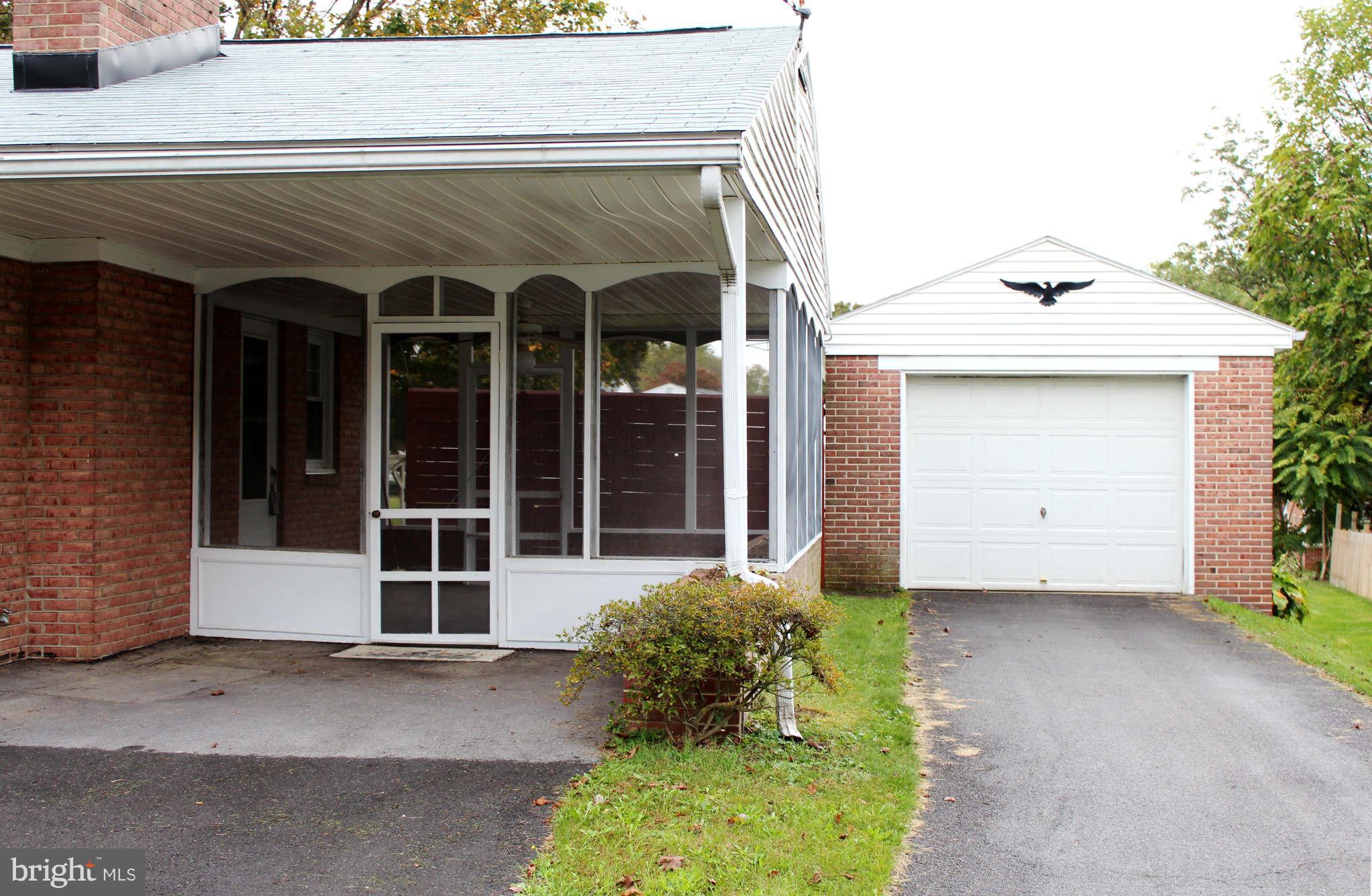 11810 Clearview Road Hagerstown, MD 21742 - Photo 3 of 12 Screened in Carport