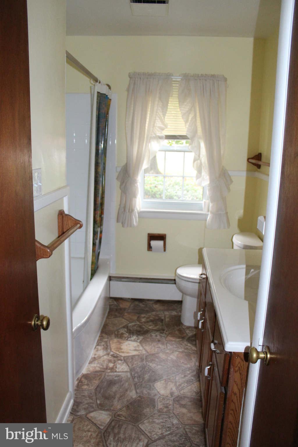 11810 Clearview Road Hagerstown, MD 21742 - Photo 9 of 12 Bath