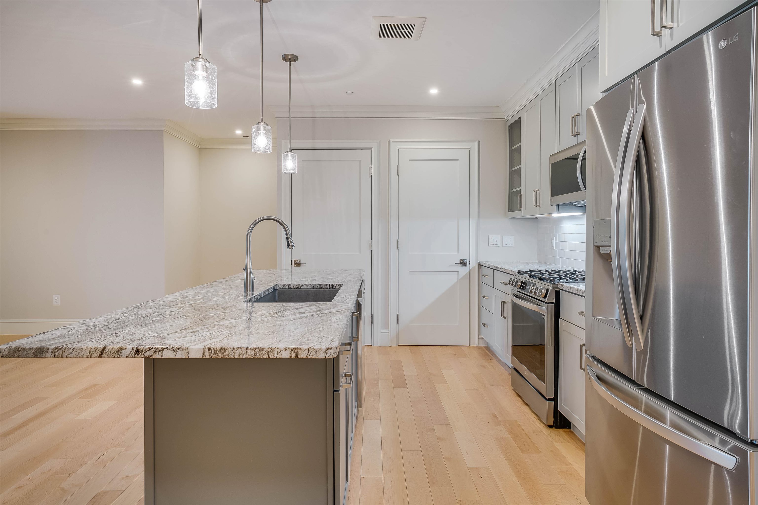 32 Willey Creek Road, Unit 104 Exeter, NH 03833 - Photo 7 of 40 Gallery Image 7