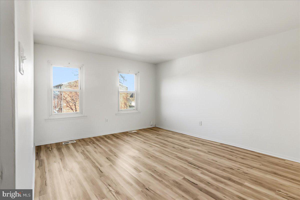 12062 Abby Road Philadelphia, PA 19154 - Photo 14 of 28 an empty room with windows
