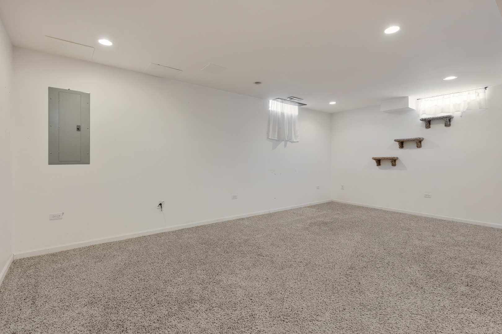 1950 Tanglewood Drive Algonquin, IL 60102 - Photo 15 of 34 a view of an empty room