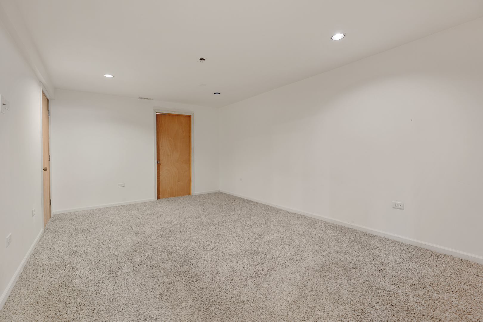1950 Tanglewood Drive Algonquin, IL 60102 - Photo 19 of 34 a view of an empty room