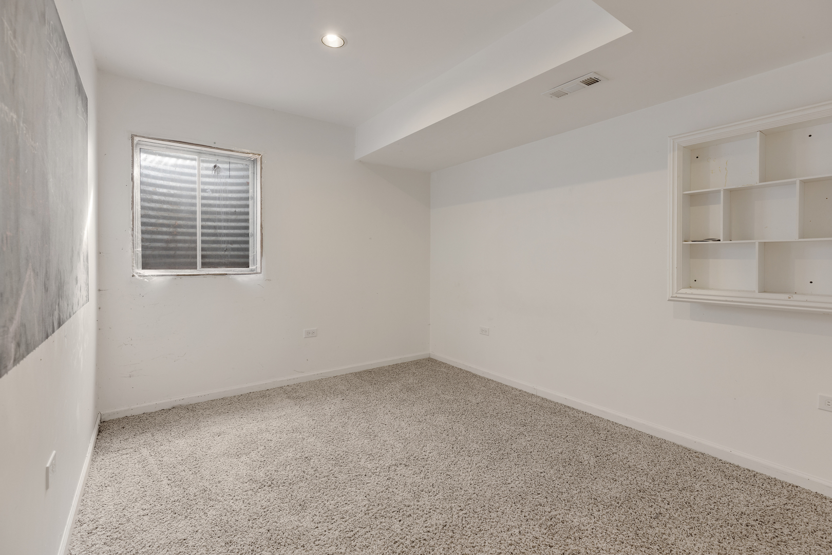 1950 Tanglewood Drive Algonquin, IL 60102 - Photo 32 of 34 an empty room with a window