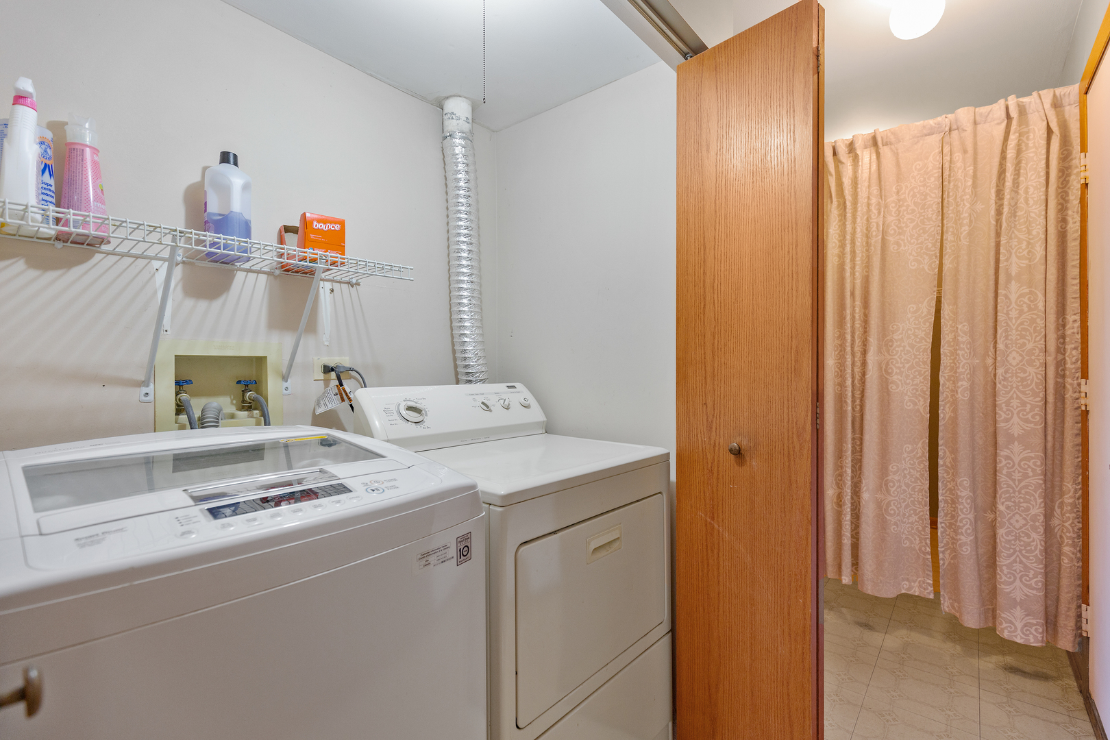 1950 Tanglewood Drive Algonquin, IL 60102 - Photo 34 of 34 a bathroom with a sink and a mirror