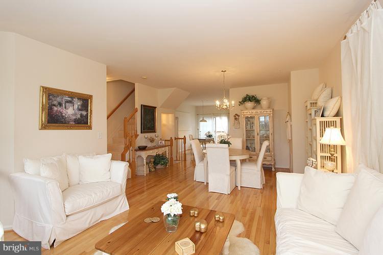 18028 Rockingham Place Germantown, MD 20874 - Photo 1 of 17 Living Room