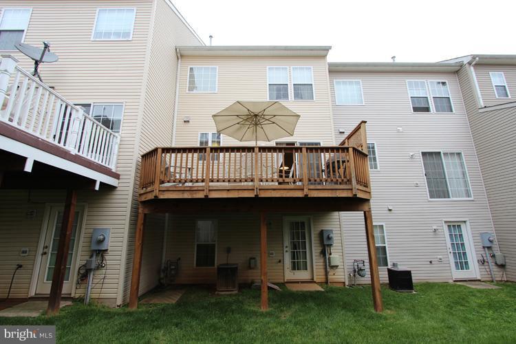 18028 Rockingham Place Germantown, MD 20874 - Photo 16 of 17 Exterior (Rear)